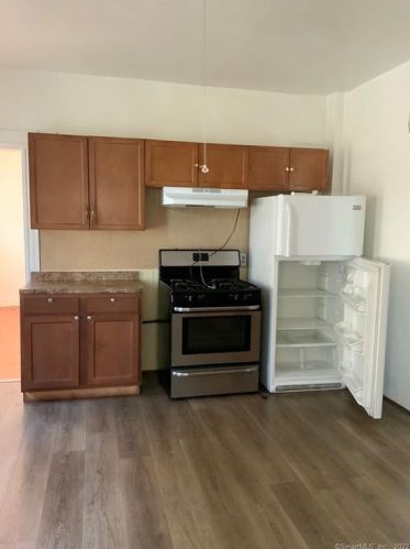 663 Capitol Ave, Bridgeport CT  06606-5202 exterior