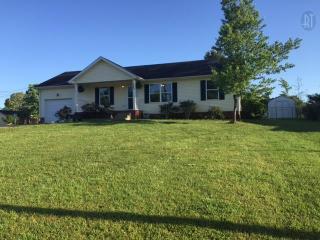 348 Erie Dr, Clarksville, TN 37040-1615