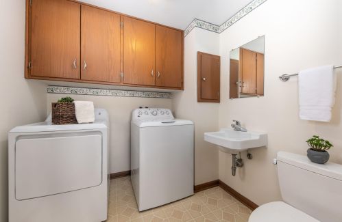 4144 Menomonee Riv Pkwy, Milwaukee WI 53222-1135 exterior