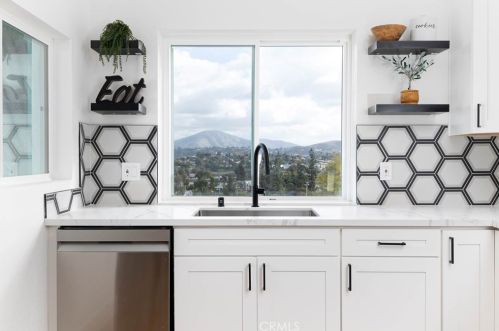 4393 Date Ave, La Mesa CA  91941-6412 exterior