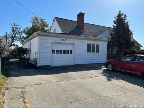 850 Great Neck Rd, Copiague, NY 11726-3835