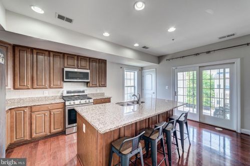 2202 Margraf Cir, Woodbridge VA  22191-4071 exterior