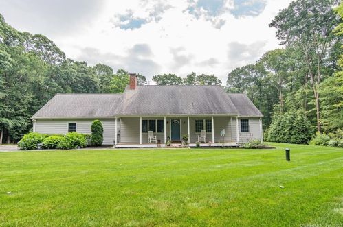 558 Pomfret St, Putnam, CT 06260-2902