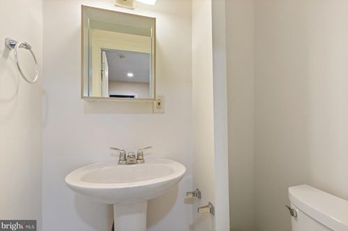 2015 Naylor Rd, Washington DC 20020-4515 exterior