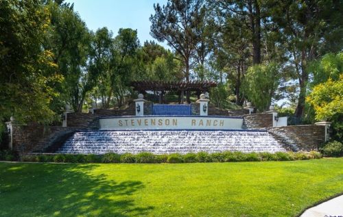 25824 Dickens Ct, Santa Clarita, CA 91381-1219