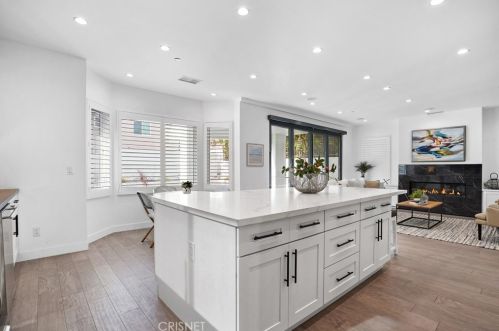 3213 Pine Ave, Manhattan Beach CA  90266-3615 exterior