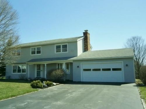 3677 Saddleback Rd, Canandaigua, NY 14424-2719