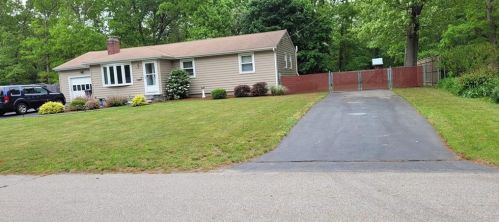 70 Elmwood Dr, North Kingstown, RI 02852-1722