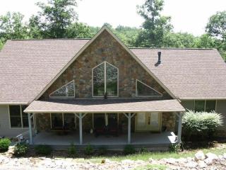 406 Hemlock Trl, Monterey, TN 38574-5070