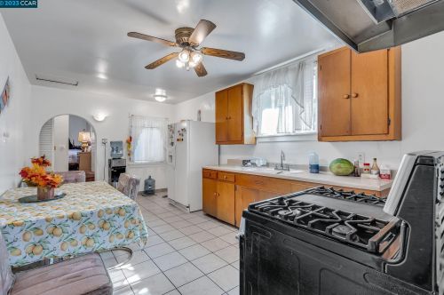 7120 Favor St, Oakland, CA 94621-3118