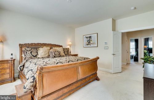 6857 Hartzell Hill Ln, Haymarket VA  20169-4944 exterior