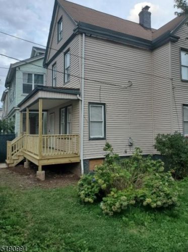 200 Myrtle Ave, Irvington NJ  07111-3305 exterior