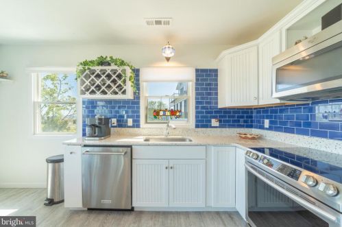 107 Sandpiper Dr, Slaughter Beach DE  19963-4923 exterior