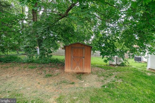 415 Liberty St, Charles Town WV  25414-1827 exterior