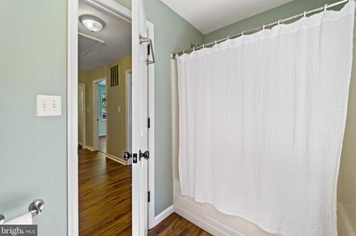 8819 Clinton Dr, Nokesville VA  20181-3205 exterior