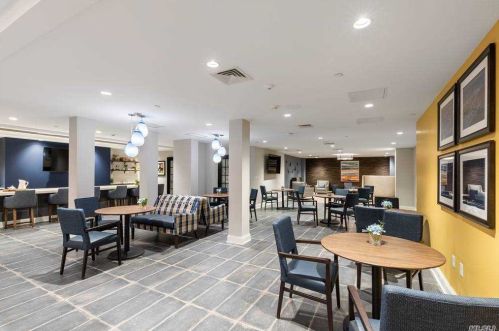 9 Gerhard Rd, Hicksville NY  11803-5500 exterior