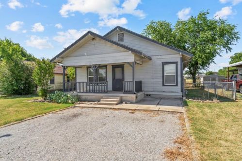 117 Huffman St, Krum, TX 76249-9797