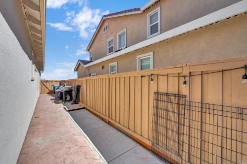 542 Twilight St, Vacaville CA  95688-8829 exterior