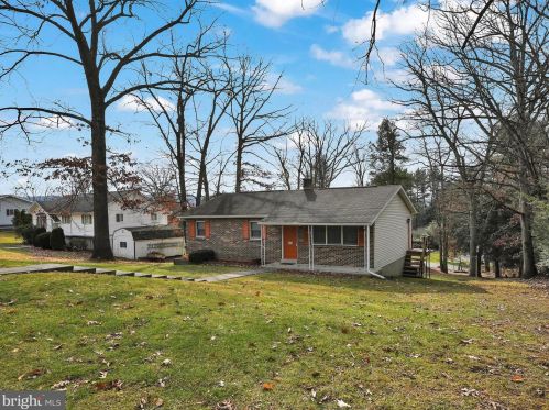 111 Woodland Dr, Primrose, PA 17901-9193