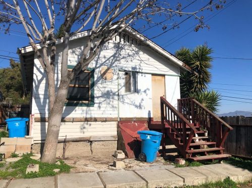 321 Hill St, Hollister, CA 95023-3728