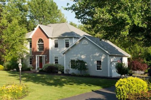13 Oregon Trl, Waterford, NY 12188-1180