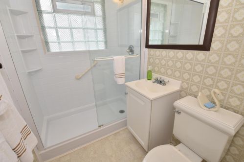 1647 Rushmore Dr, Waukesha WI  53188-2213 exterior