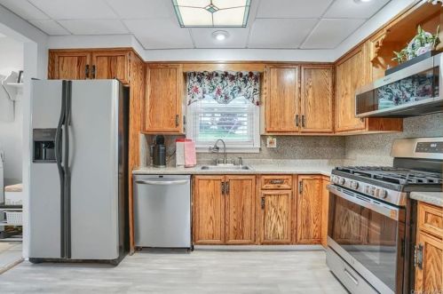 29 Ramapo Rd, Garnerville NY  10923-1717 exterior