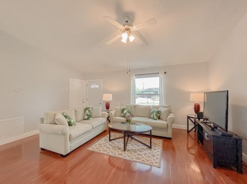 780 2nd St, Vero Beach, FL 32962-3579