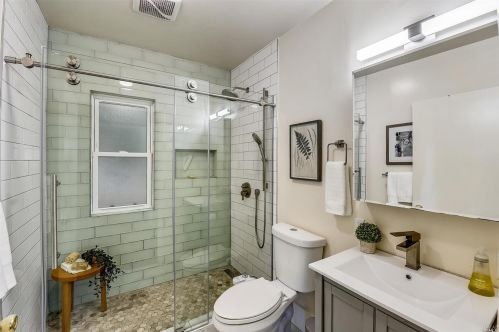 5044 Fairfax Ave, Oakland CA 94601-5811 exterior