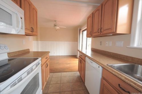 16 Forest Ave, Crotonville NY  10562-3624 exterior