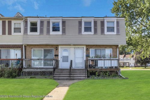 4 Primrose Ln, Bricktown, NJ 08724-1430