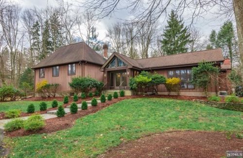 852 High Mountain Rd, Franklin Lakes, NJ 07417-1618