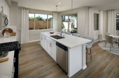 1497 Laurelwood Dr, San Bernardino, CA 92408-3679