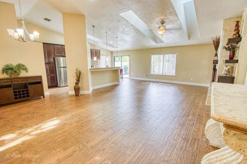 8044 Lesia Cir, Orlando, FL 32835-5354