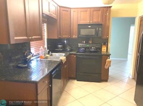 8440 4th St, Hollywood FL  33024-6654 exterior