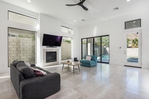 54640 Avenida Juarez, La Quinta CA  92253-3722 exterior