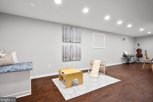 7114 Sterling Grove Dr, Springfield VA  22150-4430 exterior