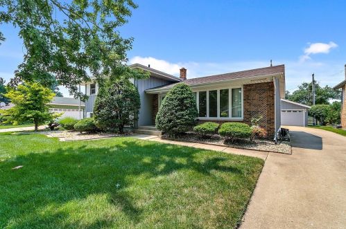 9342 Wildwood Dr, Hammond, IN 46322-2346