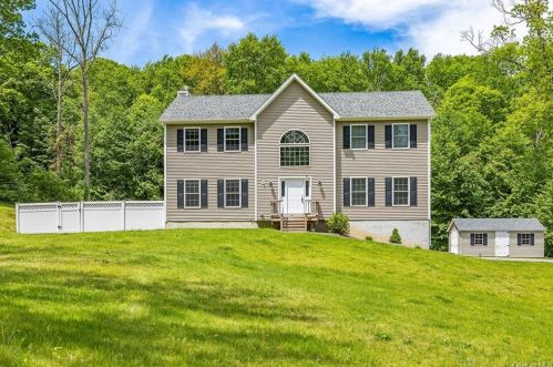 437 Depot Hill Rd, Poughquag, NY 12570-5765