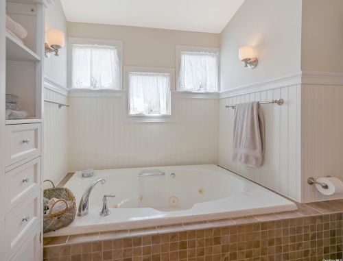 624 Tower Mews, Oakdale NY  11769-2449 exterior