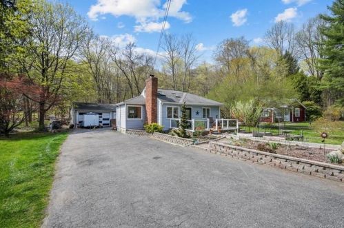 21 Brookdale Rd, Tompkins Corners, NY 10579-3028