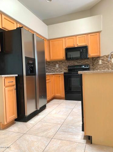 6373 Blackhawk Dr, Glendale AZ  85308-6671 exterior