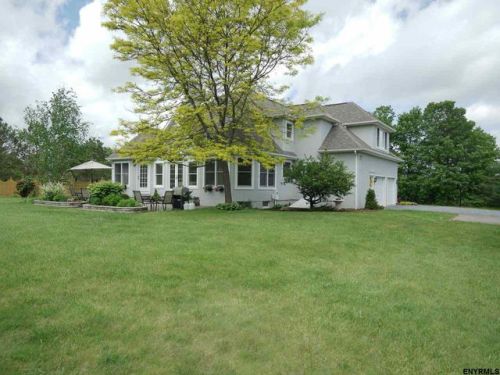 113 Saddlebrook Ln, Schenectady, NY 12302-9535