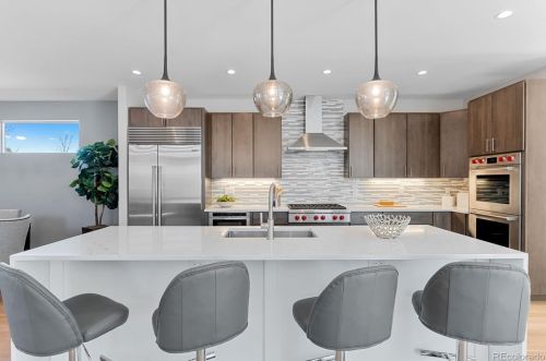 1140 Cook St, Denver CO 80205-5010 exterior