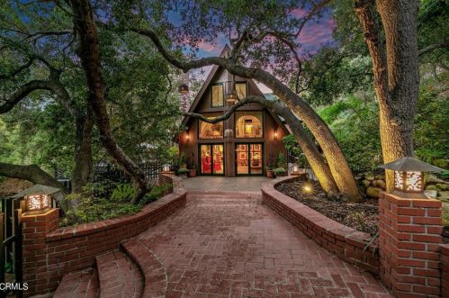 2460 Valley Meadow Dr, Oak View, CA 93022-9559