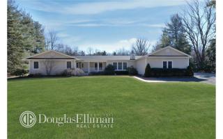 275 Laurel Ln, Syosset, NY 11791-1909