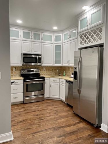 515 Bloomfield Ave, Montclair NJ  07042-3582 exterior