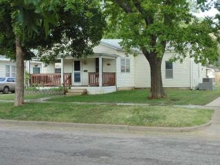 1209 C St, Riverdale, KS 67152-4345