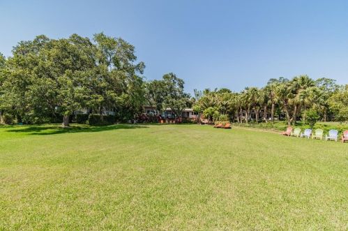 5148 31st Ave, Saint Petersburg FL  33707-5600 exterior