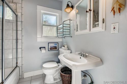 236 Robinson Ave, San Diego CA 92103-4423 exterior